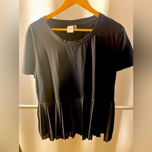 Ichi brand 1x top. Elevated tshirt with bottom detail. Black. Gently worn.